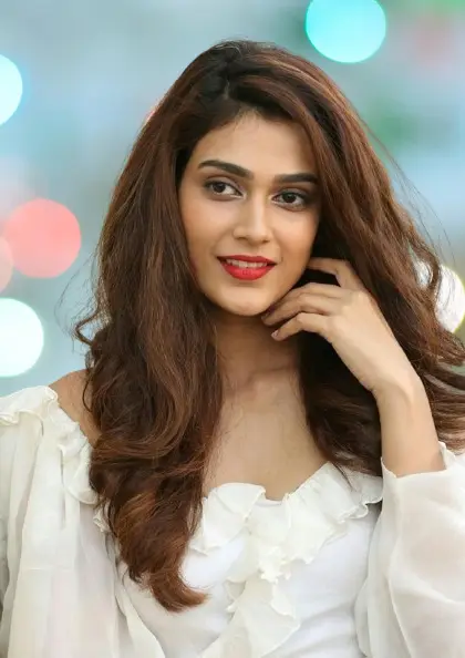 Aakanksha Singh Wiki Biography, Age, Height, Family, Husband, Personal ...