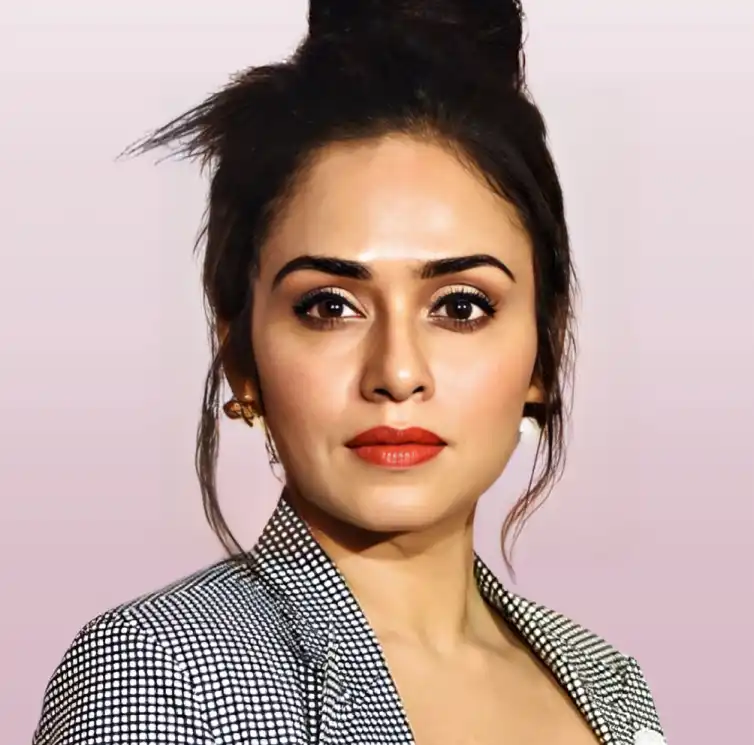 Amruta Khanvilkar Wiki Biography, Age, Height, Family, Husband, Personal Life, Career, Net Worth