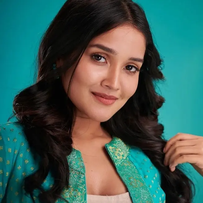 Anikha Surendran Wiki Biography, Age, Height, Family, Husband, Personal Life, Career, Net Worth