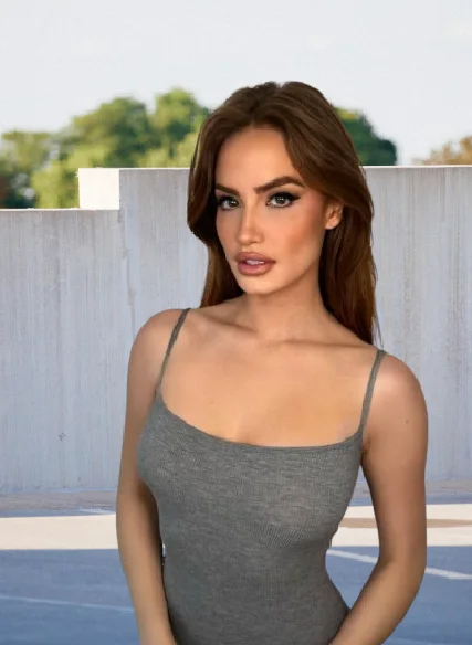 Haley Kalil Wiki Biography, Age, Height, Family, Husband, Personal Life, Career, Net Worth